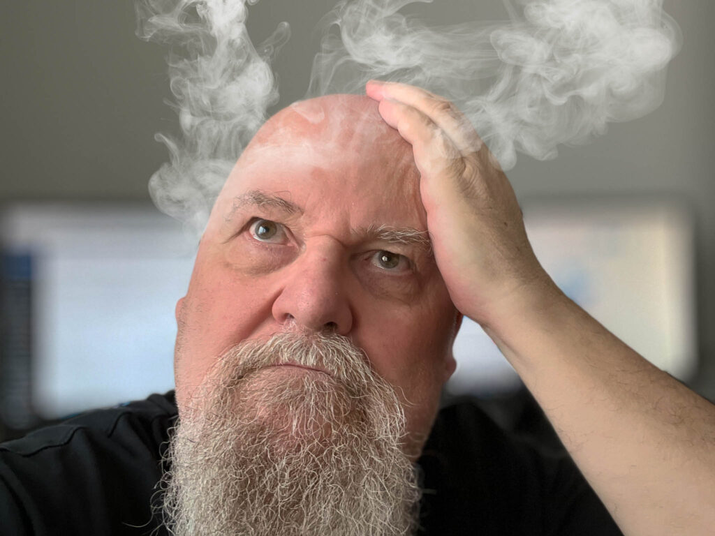 Ein Portrait von mir mir einem rauchenden Kopf. Der Rauch wurde mit einem Rauchpinsel gemalt.